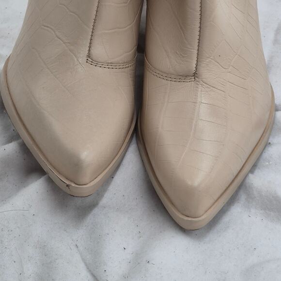 NEW Seychelles Begging You Pointed Toe Boot cream crocodile-embossed wmn SZ 6.5 - Picture 4 of 7